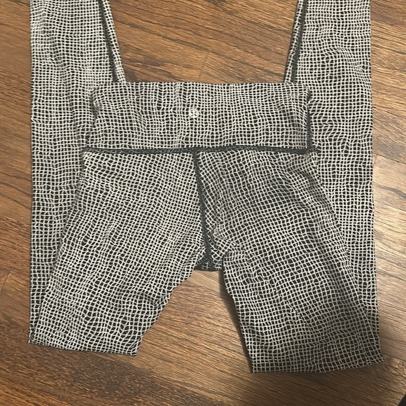 Lululemon Black and White Full Length Leggings, Size 2 - Picture 4 of 7